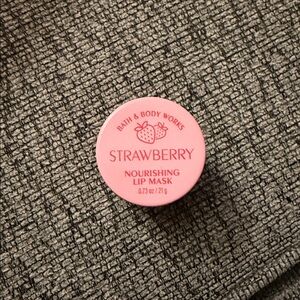 Bath & Body Works Strawberry Lip Nourishing Mask - 0.73 OZ / 21 G